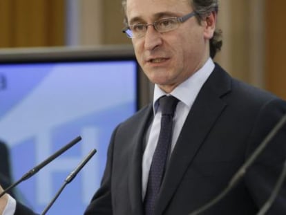 El ministro de Sanidad, Alfonso Alonso, durante la presentaci&oacute;n de las l&iacute;neas generales del plan estrat&eacute;gico para el Abordaje de la Hepatitis C, hoy en Madrid. 