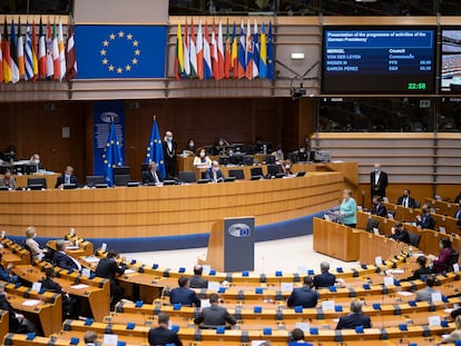 La canciller alemana, Angela Merkel, durante su visita al Parlamento Europeo en julio.