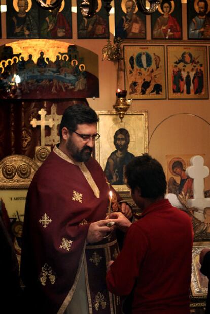 Acto religioso en el templo ortodoxo rumano en Valencia.