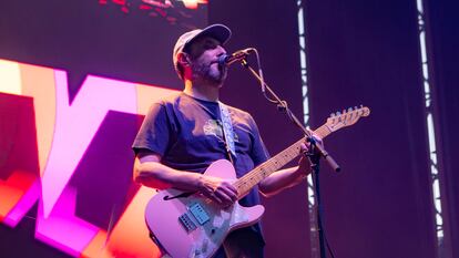 Jota, cantante de Los Planetas, anoche en el festival Tomavistas de Madrid.