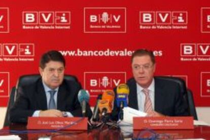 Jos&eacute; Luis Olivas, expresidente de Banco de Valencia, y Domingo Parra, exconsejero delegado.