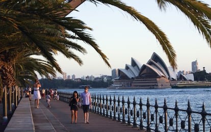 Vista de la Opera de Sidney desde el paseo marítimo de Milson's Point.