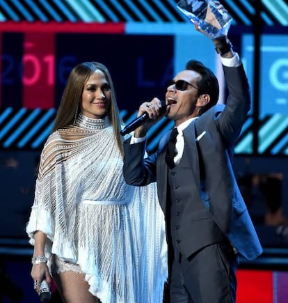 <p>Los rumores de una posible reconciliación siempre han perseguido a Marc Anthony y a Jennifer Lopez desde que hicieran oficial su divorcio, en 2014. Y eso es porque la pareja siempre se ha llevado a la perfección, como han demostrado en múltiples ocasiones, incluso con un beso en los labios sobre un escenario.</p> <br> <p> <p>“Creo que estamos bien como estamos. Honestamente, siempre vamos a ser amigos. Siempre estaré ahí para él, y él para mí. Compartimos algo muy especial, nuestros hijos, y eso es lo principal”, dijo en una ocasión la cantante y también actriz.</p> <br> <p>