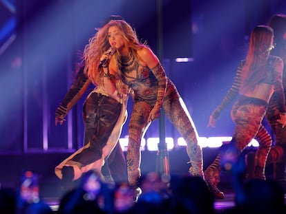 Shakira, actuando en los Latin Grammy 2023, celebrados en Sevilla el 16 de noviembre pasado.