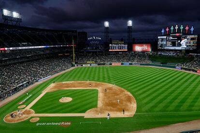 Oakland Athletics starting pitcher JP Sears (38) delivers a pitch against the Chicago White Sox during the fifth inning at Guaranteed Rate Field.