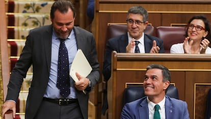 El diputado del PSOE Óscar Puente a su llegada a la intervención en la primera sesión del debate de investidura del candidato popular Alberto Núñez Feijóo a la Presidencia del Gobierno, este martes en el Congreso. EFE/Kiko Huesca