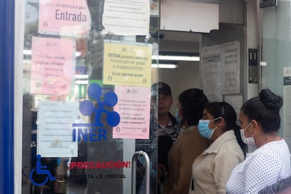 Pacientes en el Instituto Mexicano de Enfermedades Respiratorias, de Ciudad de México.