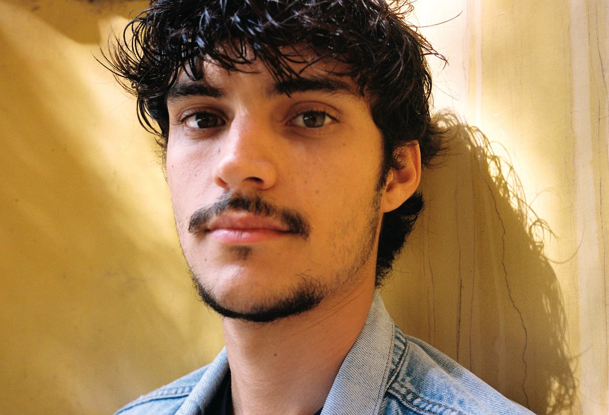 Biel Rossell, actor: “Fui niño en una crisis económica y adolescente en una pandemia. Crecí con la certeza de que no hay futuro”