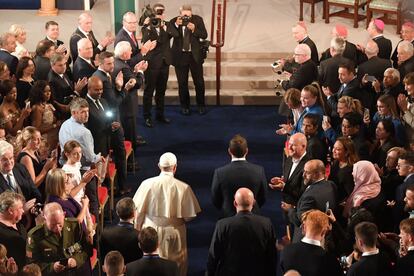 El Papa Francisco y el primer ministro irlandés Leo Varadkar en su llegada al Castillo de Dublín, el 25 de agosto de 2018. 