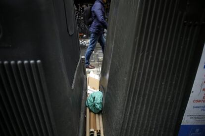 Las asociaciones de vecinos también han registrado una mayor acumulación de cajas y basura en los contenedores.