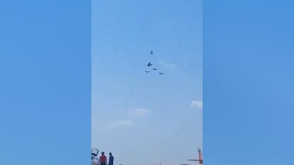 Captura del momento del choque entre las dos aeronaves.