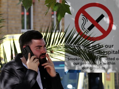 Reino Unido amplía su cruzada contra el tabaco a las terrazas de los pubs