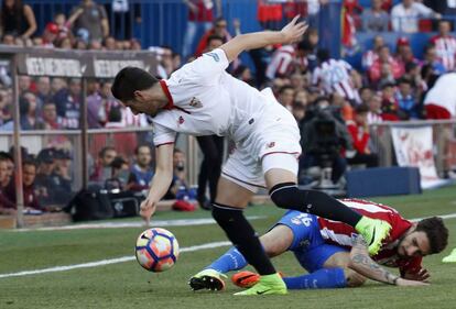 Vrsaljko se lesiona en una acción con Escudero.