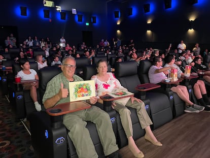 Proyeccin de la pelcula 'Encanto' en Milagro Cinema en Los ?ngeles.