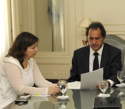 La ministra de Economía de la provincia de Buenos Aires, Silvina Batakis, con el gobernador bonaerense y candidato presidencial argentino, Daniel Scioli.