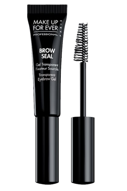  

	'Brow Seal' de Make up For Ever. Gel fijador transparente para mantenerlas peinadas todo el día. Solo fija, no aporta color y es adecuado para todo tipo y tono de cejas (c.p.v.)