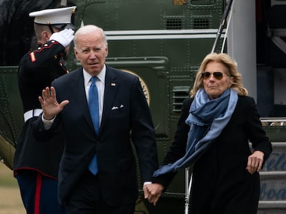 US President Joe Biden and First Lady Jill Biden walk on the South Lawn of the White House in Washington, DC, on January 23, 2022, as they return from a weekend in Rehoboth Beach, Delaware.