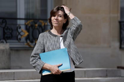 La nueva ministra francesa de Relaciones Exteriores, Catherine Colonna, tras el Consejo de Ministros de este martes en París.