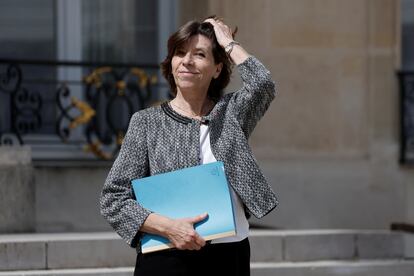 La nueva ministra francesa de Relaciones Exteriores, Catherine Colonna, tras el Consejo de Ministros de este martes en París.