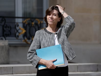 La nueva ministra francesa de Relaciones Exteriores, Catherine Colonna, tras el Consejo de Ministros de este martes en París.