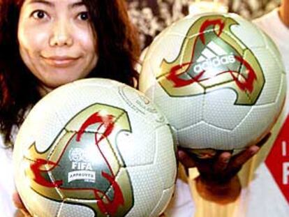 Fevernova, balón del Mundial de Corea y Japón.
