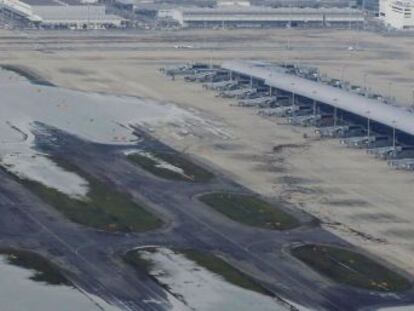 Evacuadas 5.000 personas que se habían quedado atrapados por las inundaciones en el aeropuerto de Kansai en Osaka