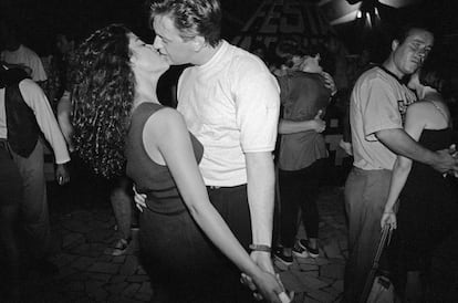 Parejas en una discoteca italiana en 1989.
