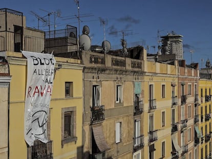 L'edifici ocupat per a una entitat de prostitutes.