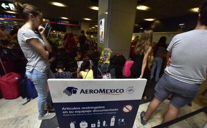 Pasajeros atrapados en el aeropuerto de Barajas.