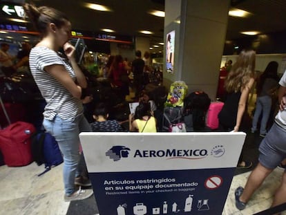 Pasajeros atrapados en el aeropuerto de Barajas.