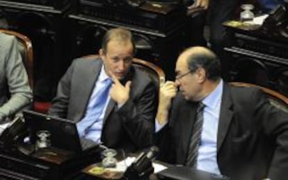 El diputado oficialista Martín Insaurralde participa el el proyecto de ratificación del acuerdo de compensación a la petrolera española Repsol por la expropiación del 51% de las acciones de YPF
