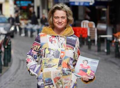 Delphine Boël, con el libro que presentó ayer.