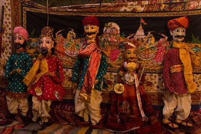 El slum de Kathputli (marioneta en hindi), en el centro de Nueva Delhi, ha sido el refugio de artistas callejeros desde hace más de 50 años.