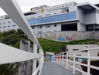 Edificio central del Complexo Hospitalario Universitario de A Coruña