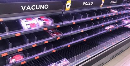 Estanterías de un supermercado este martes en Madrid.