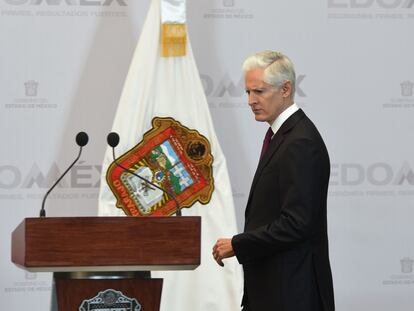 Alfredo del Mazo durante una conferencia este lunes, en la ciudad de Toluca (Estado de México).