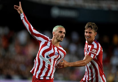 Griezmann celebra el gol que le dio la victoria al Atletico ante el Valencia en Mestalla.