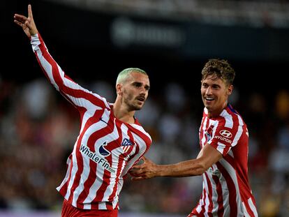 Griezmann celebra el gol que le dio la victoria al Atletico ante el Valencia en Mestalla.