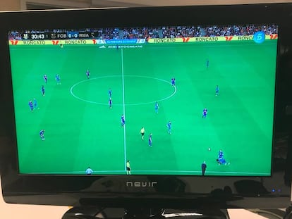 El partido entre el Barcelona y el Real Madrid, por televisi&oacute;n.