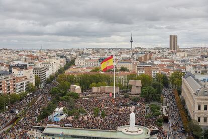 Vista general de una manifestación bajo el lema 'Defendamos la unidad’ en la plaza de Colón de Madrid.