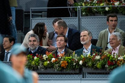 Felipe VI, junto al alcalde de Madrid, José Luis Martínez Almeida.