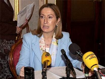 Ana Pastor, ministra de Sanidad, después de la aprobación de la Ley de Cohesión y Calidad en el Congreso.