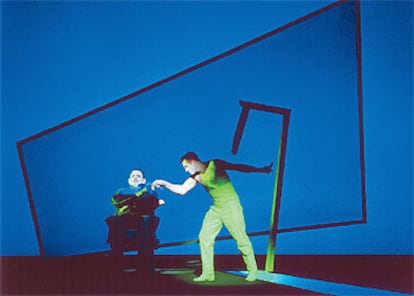 Escena de &#39;Woyzeck&#39;, de George Büchner, con montaje de Bob Wilson para la versión musical de Tom Waits, en el Festival de Otoño de Madrid de 2001.