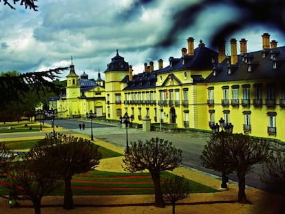 Una vista del palacio de El Pardo y sus jardines tomada desde el lado este del complejo.