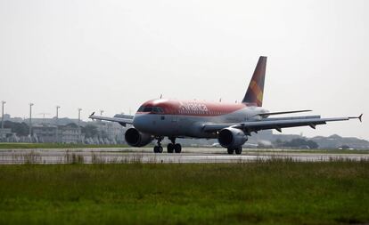 Uma aeronave da Avianca no aeroporto Santos Dumont, no Rio de Janeiro, Brazil, em junho de 2016.