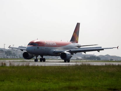 Uma aeronave da Avianca no aeroporto Santos Dumont, no Rio de Janeiro, Brazil, em junho de 2016.