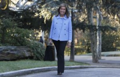 Ana Mato, en los jardines de La Moncloa.