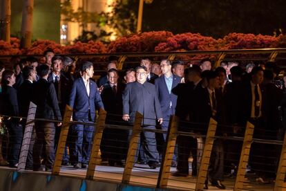 El presidente norcoreano atraviesa el puente Jubilee durante su visita a Singapur.