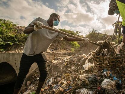 Recogida de basura en Tanzania