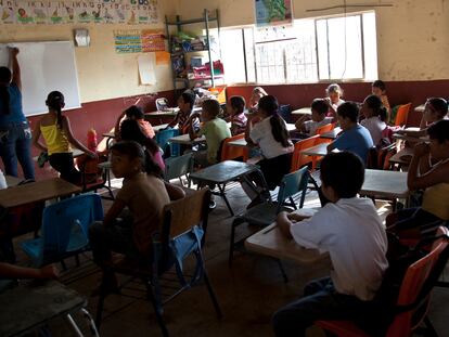 Estudiantes en una escuela primaria en La Chiripa (Nayarit).